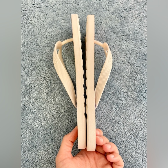 🌈Coach NWOT Rainbow Flip Flops - Picture 5 of 8